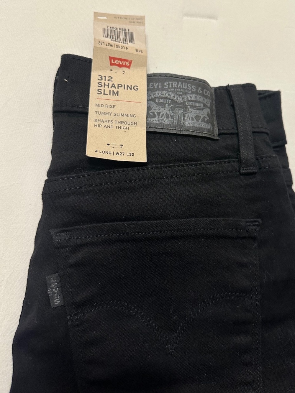 NWT Levi's 312 Shaping Slim Jeans - Size 4 Long (W27 L32) Black
